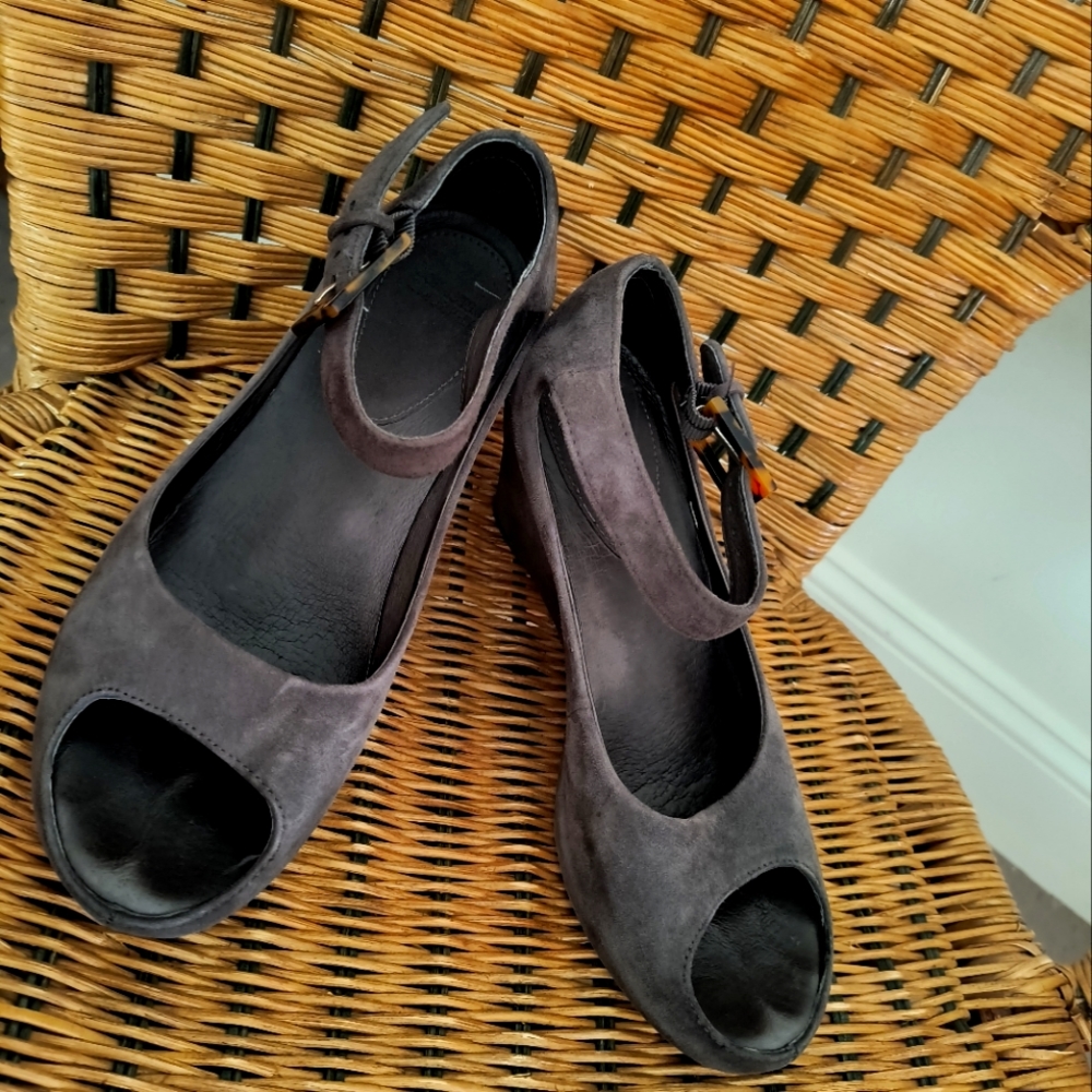 Johnston & Murphy Peep toe Gray Suede wedge